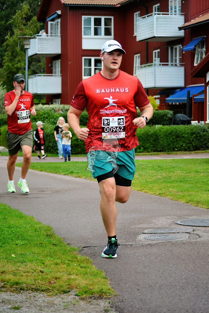 Folkfest i regnet – Bilderna från Blodomloppet Kalmar 2026