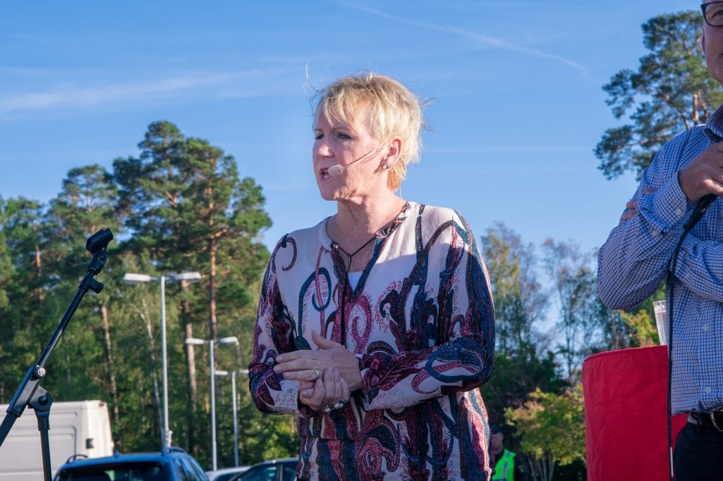 Bilder från utrikesminister Margot Wahlströms besök på torget i Norrliden 22 aug 2018